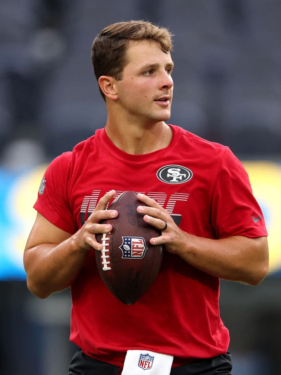 Brock Purdy warming up against the Chargers during the 2026 preseason. Earlier-season photograph, not Monday night’s matchup.